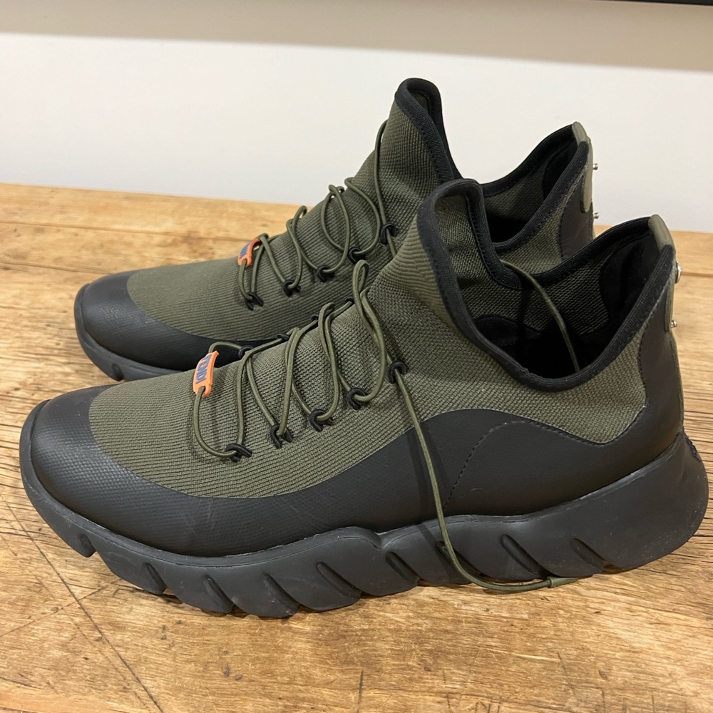 FENDI Men's green snd black sneakers 10